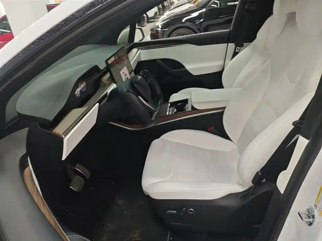 Tesla Model X — фото 3
