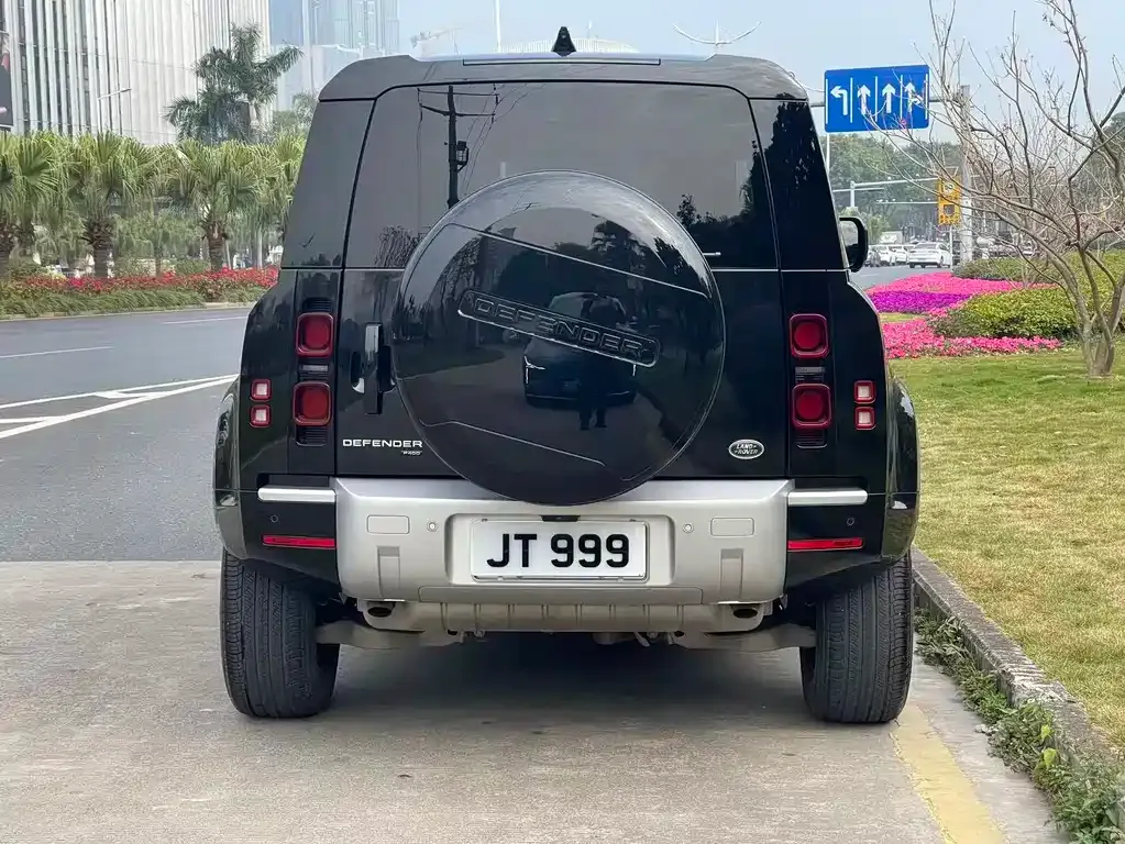 Land Rover Defender — фото 10
