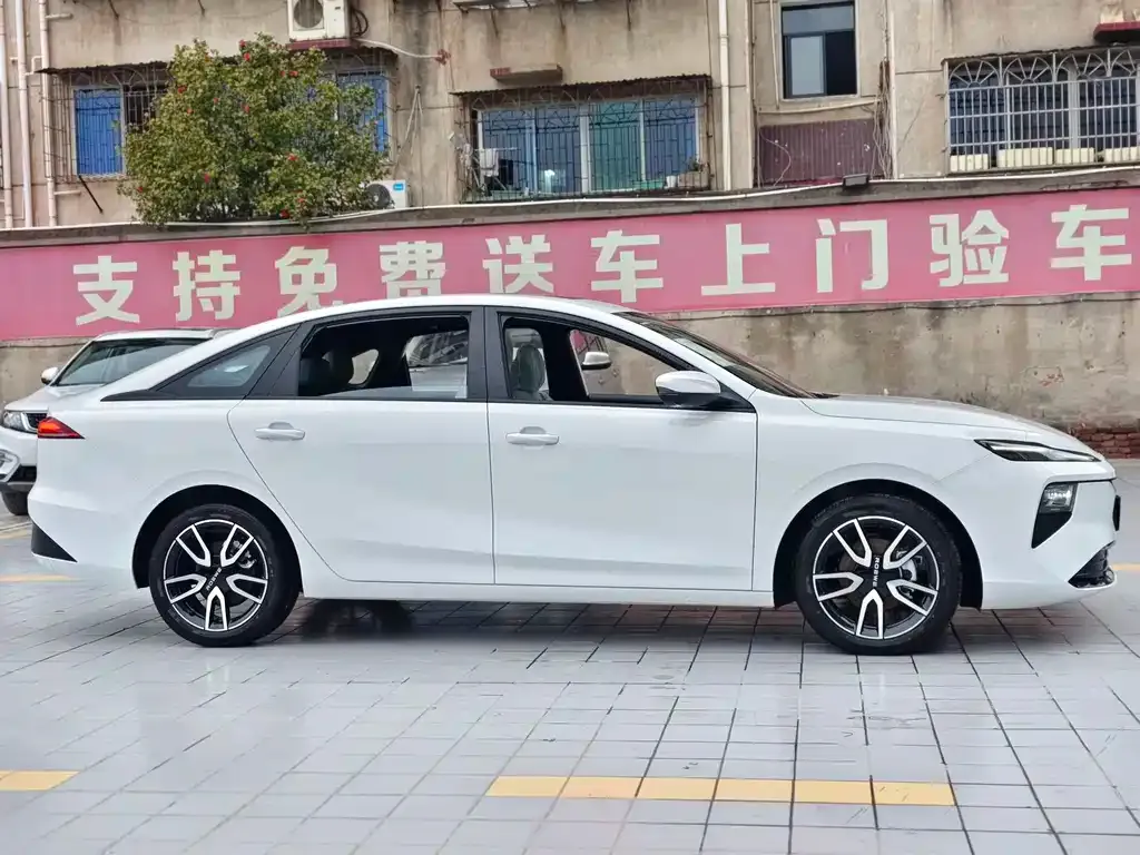 Roewe D6 — фото 3