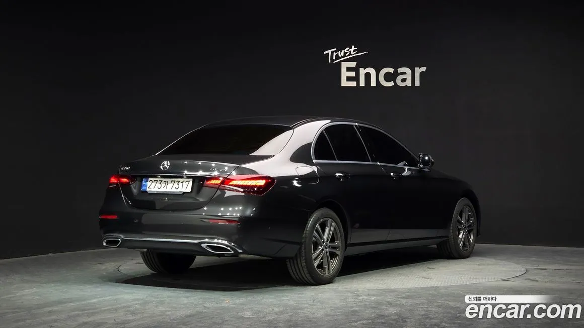Mercedes-Benz E-Class — фото 2