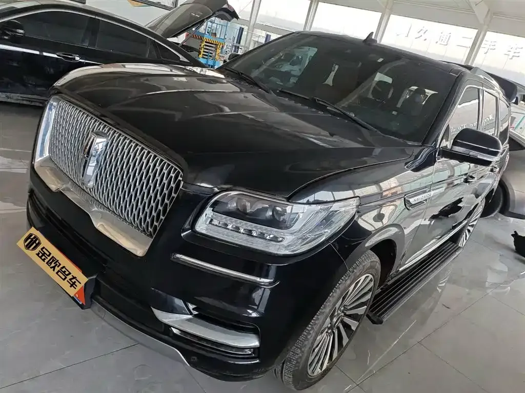 Lincoln Navigator — фото 1