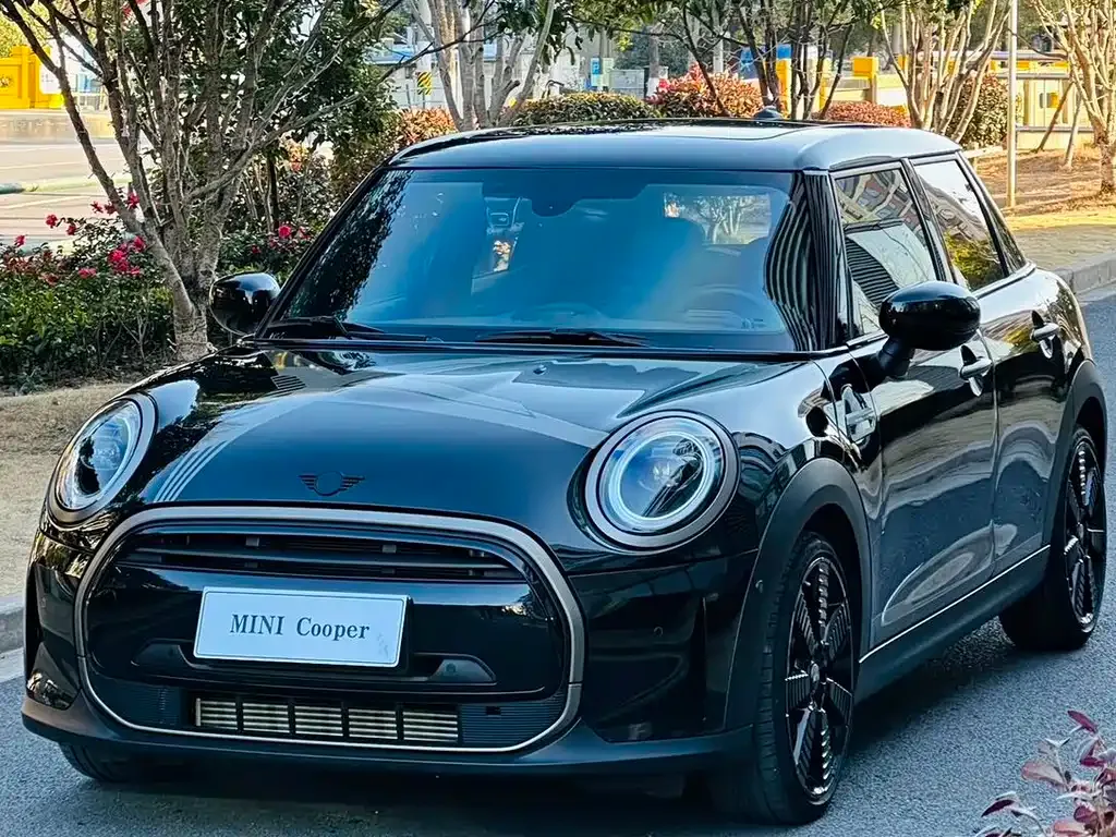 MINI Cooper (3-door) — фото 1