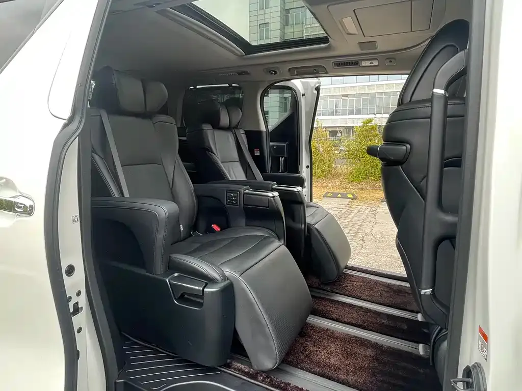 Toyota Vellfire — фото 3