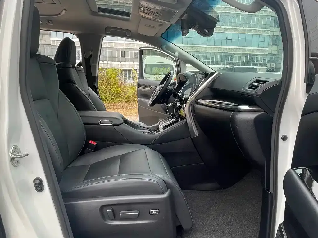 Toyota Vellfire — фото 7