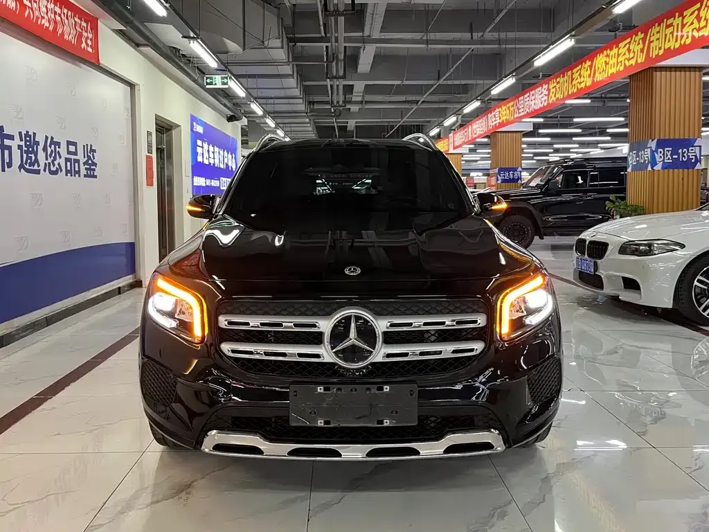 Mercedes-Benz GLB — фото 1