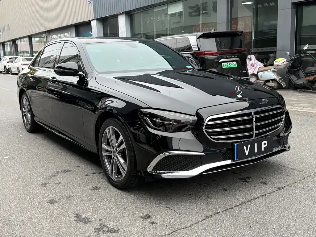Mercedes-Benz E-Class — фото 1