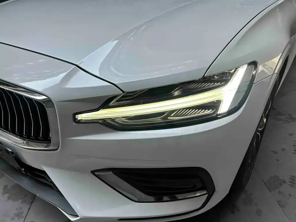 Volvo S60 — фото 10