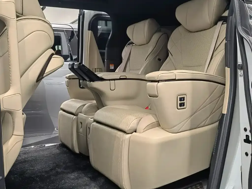 Toyota Vellfire — фото 8