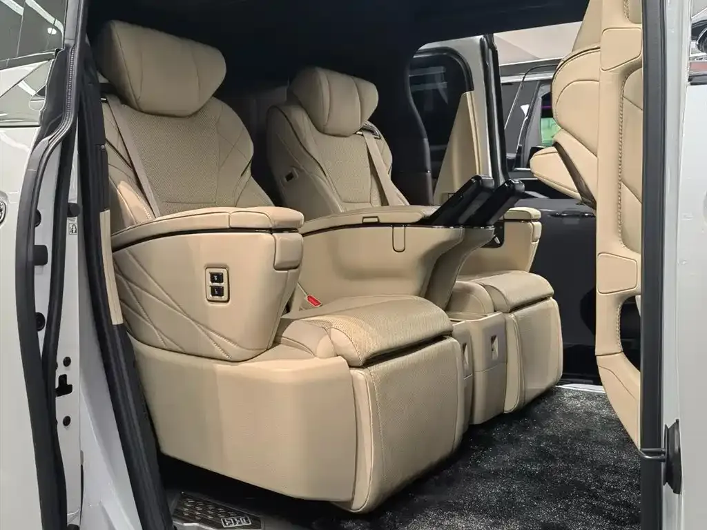 Toyota Vellfire — фото 2