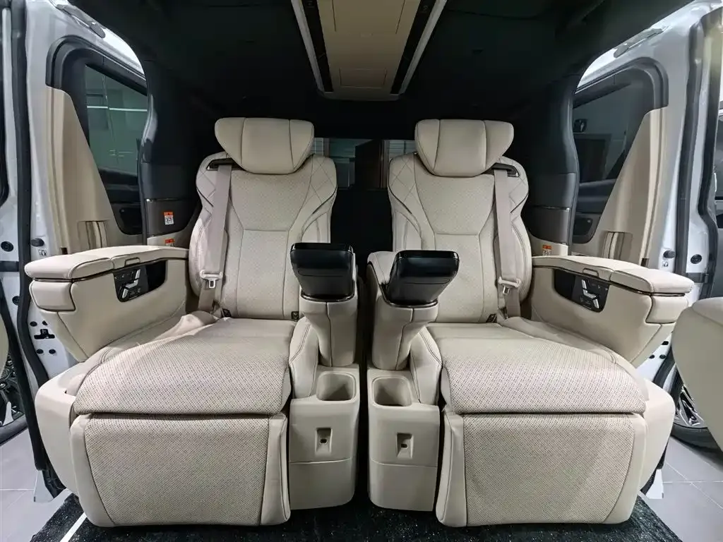Toyota Vellfire — фото 7