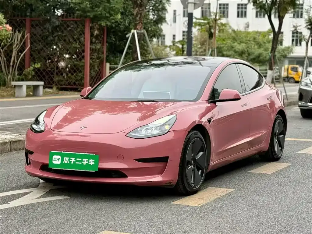 Tesla Model 3 — фото 1