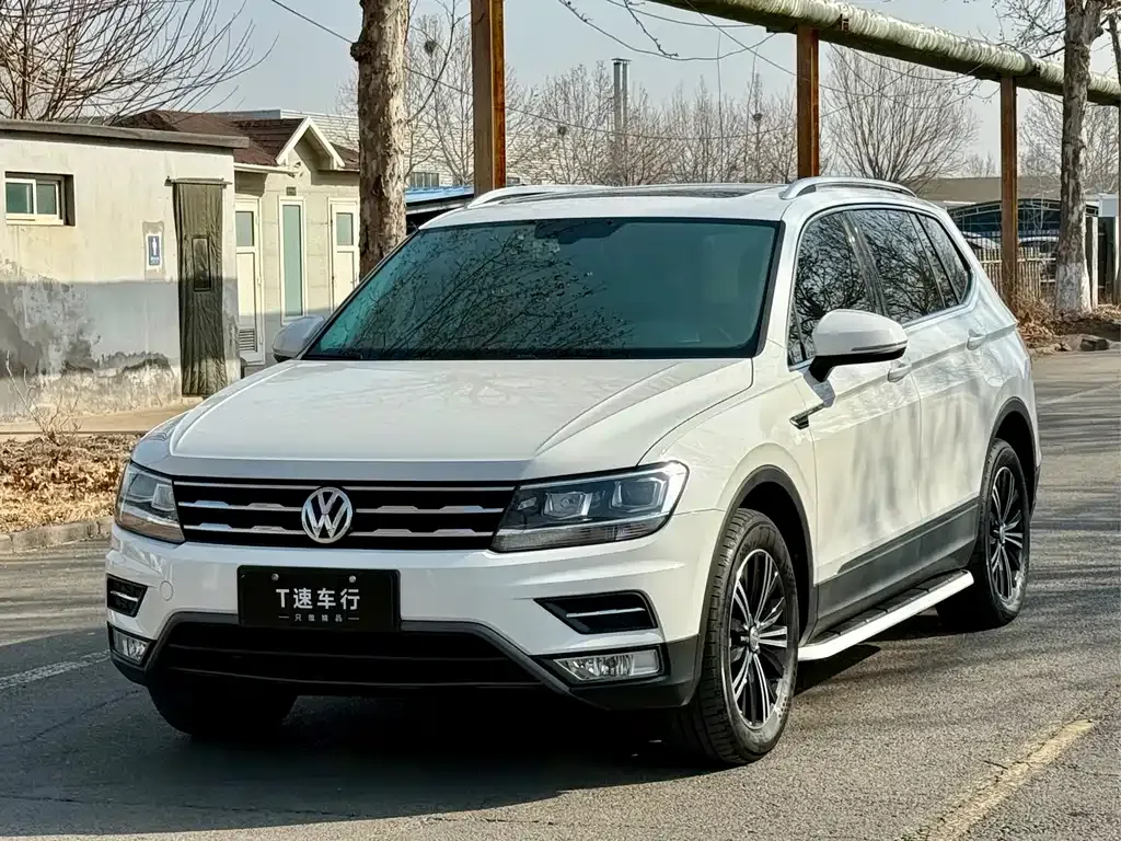 Volkswagen Tiguan L — фото 1