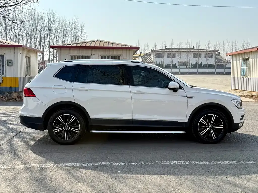 Volkswagen Tiguan L — фото 4