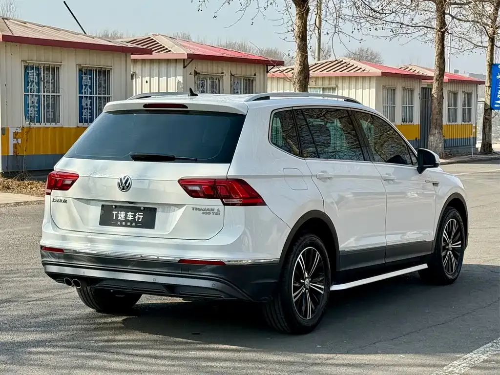 Volkswagen Tiguan L — фото 2