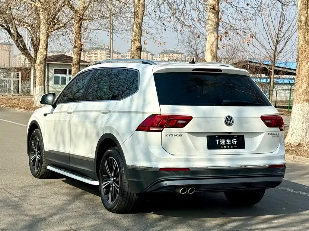 Volkswagen Tiguan L — фото 9