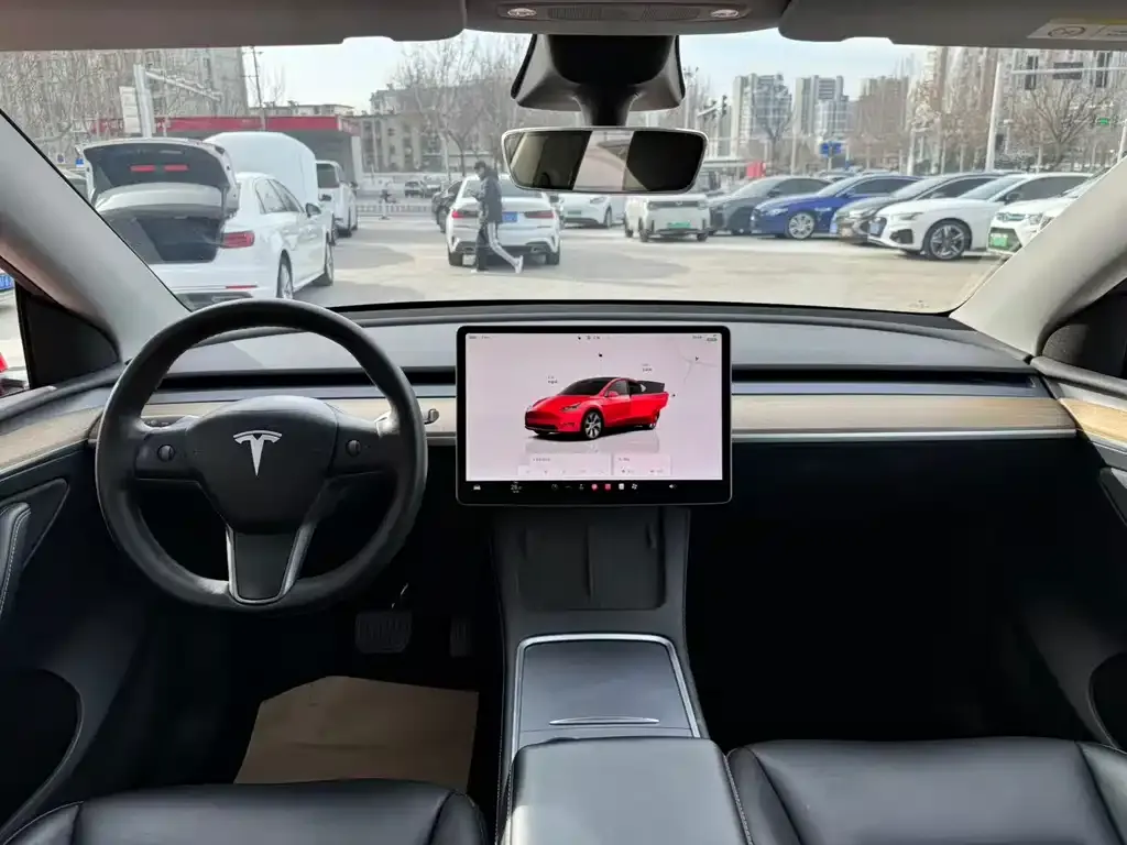 Tesla Model Y — фото 4