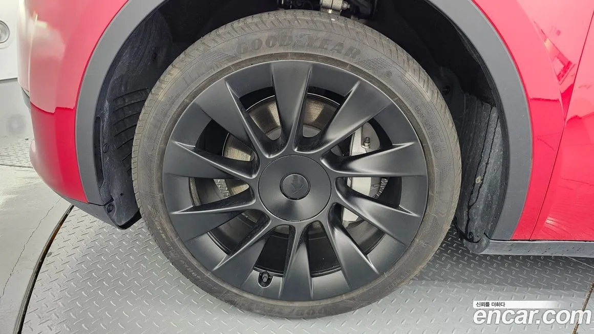 Tesla Model Y — фото 7