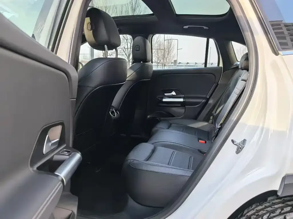 Mercedes-Benz EQA — фото 2