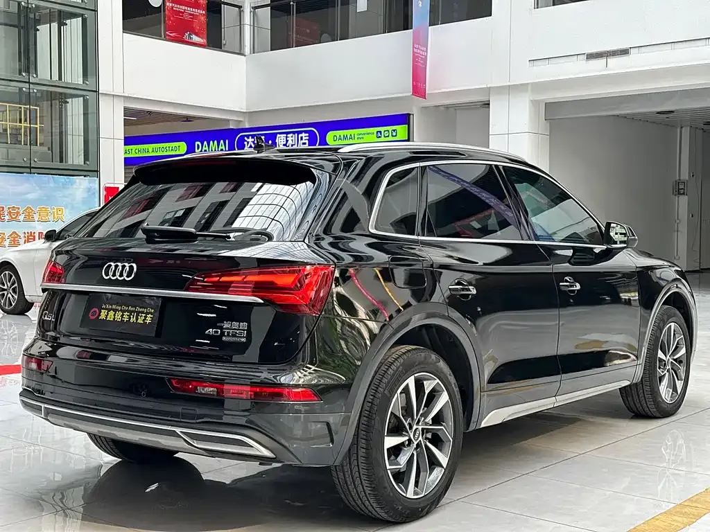 Audi Q5L — фото 10