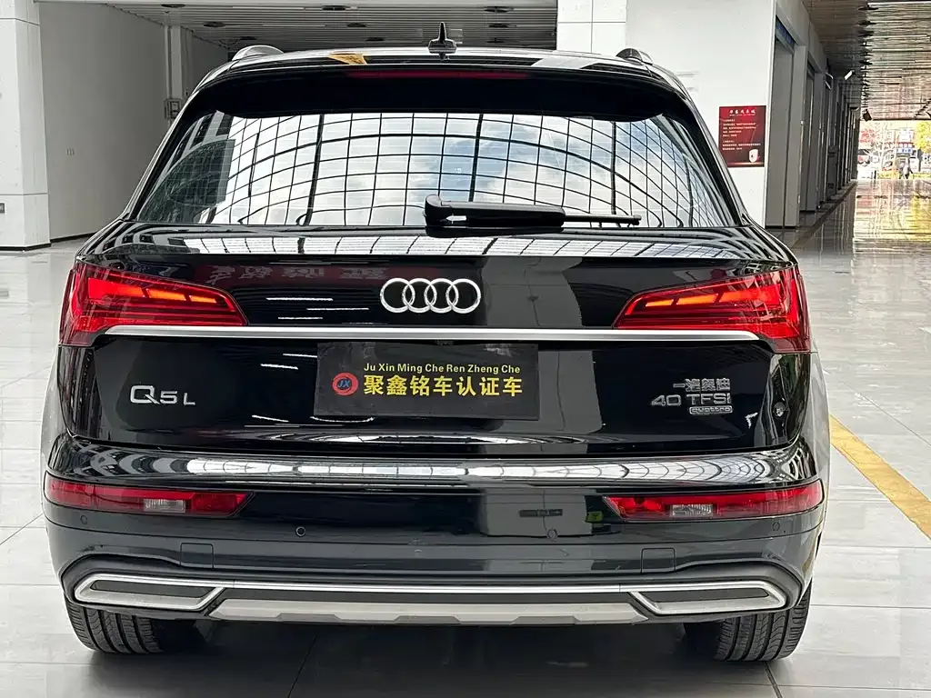 Audi Q5L — фото 6