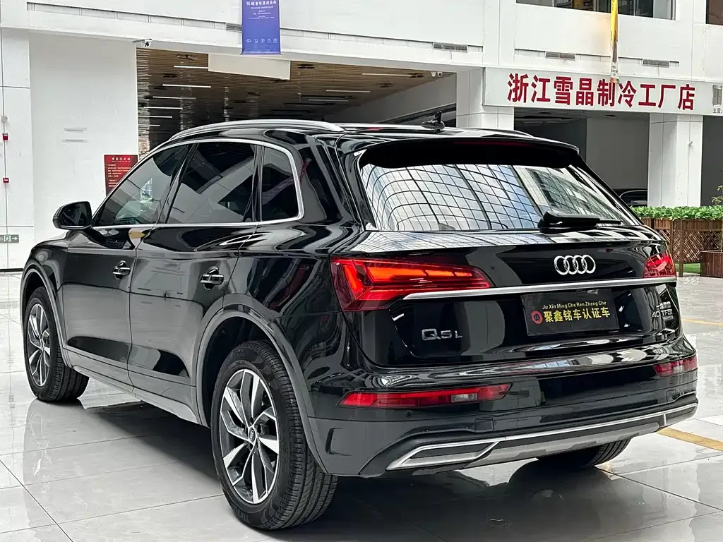 Audi Q5L — фото 5
