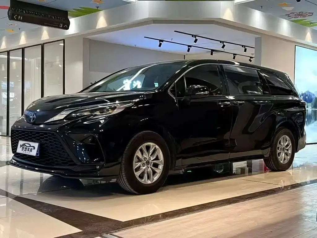 Toyota Granvia — фото 1