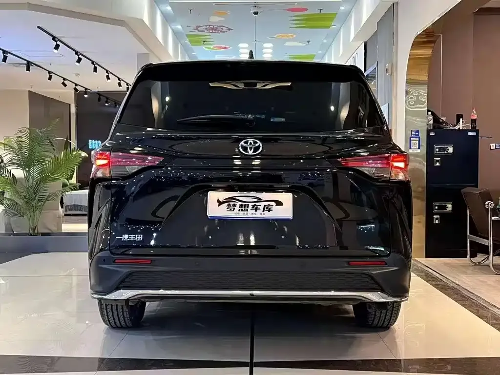 Toyota Granvia — фото 7