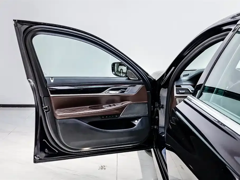 BMW 7 Series — фото 5