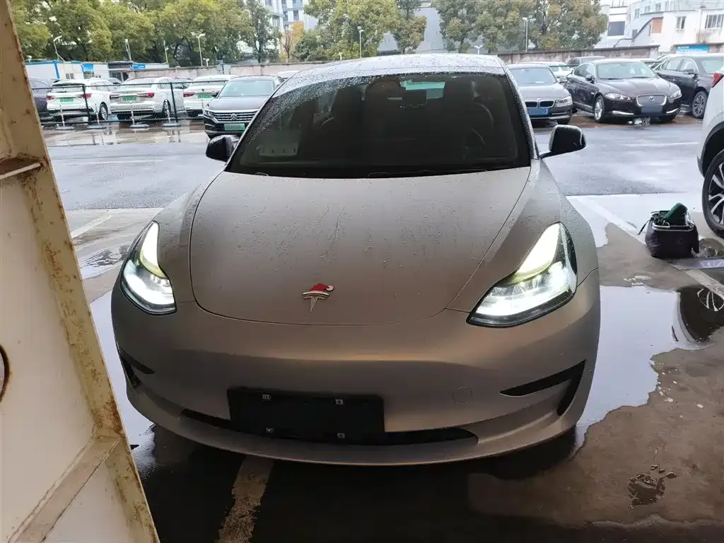 Tesla Model 3 — фото 4
