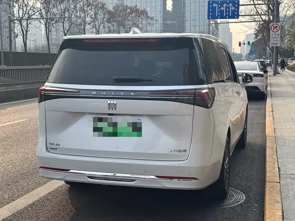 Buick GL8 Hybrid — фото 4
