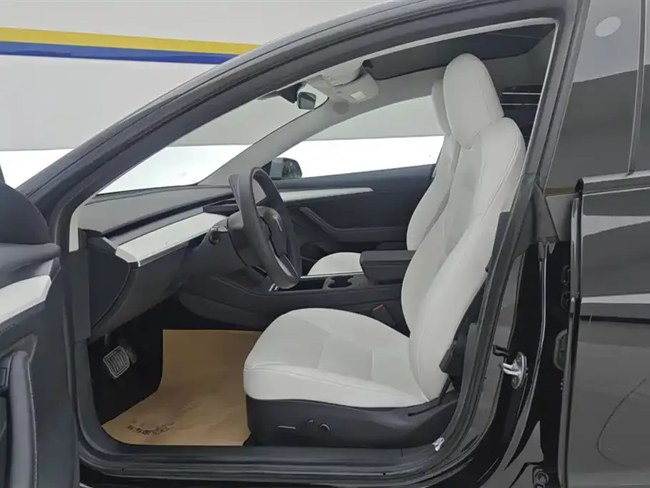 Tesla Model 3 — фото 2
