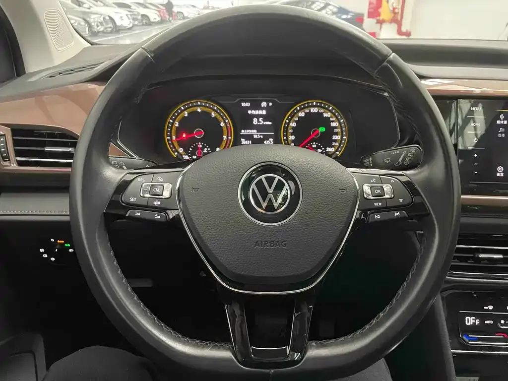 Volkswagen Tharu — фото 7