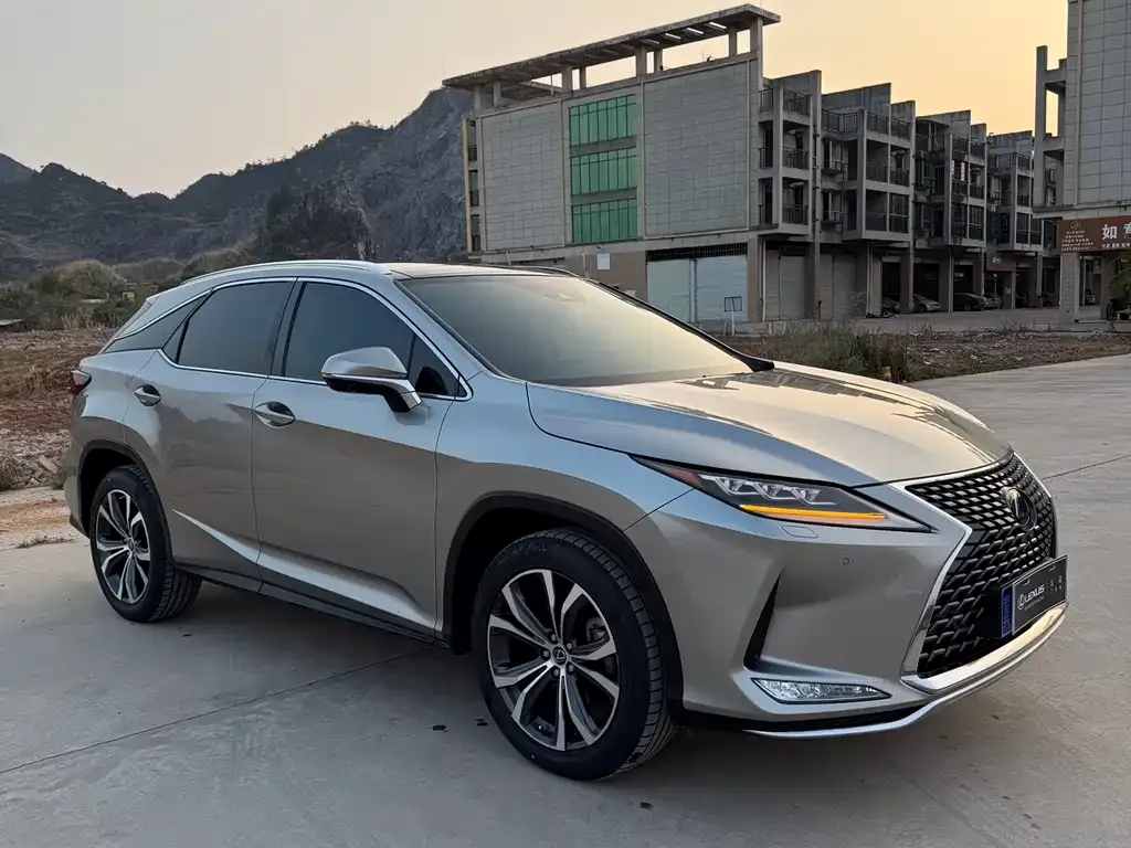 Lexus RX — фото 1