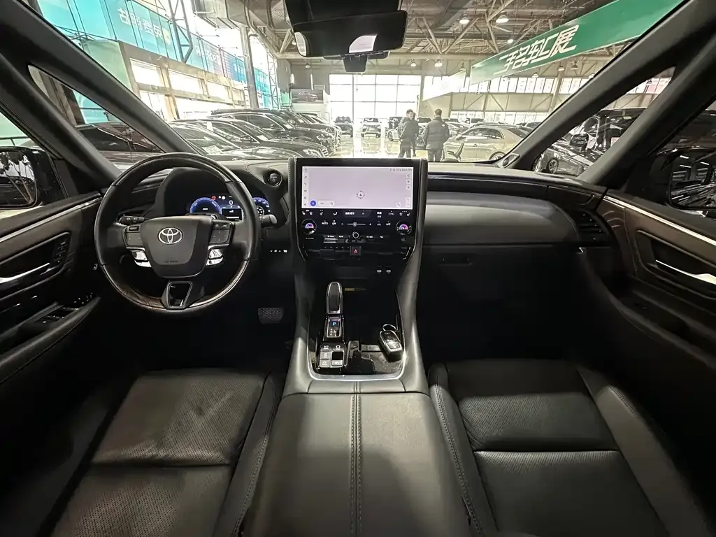 Toyota Alphard — фото 6