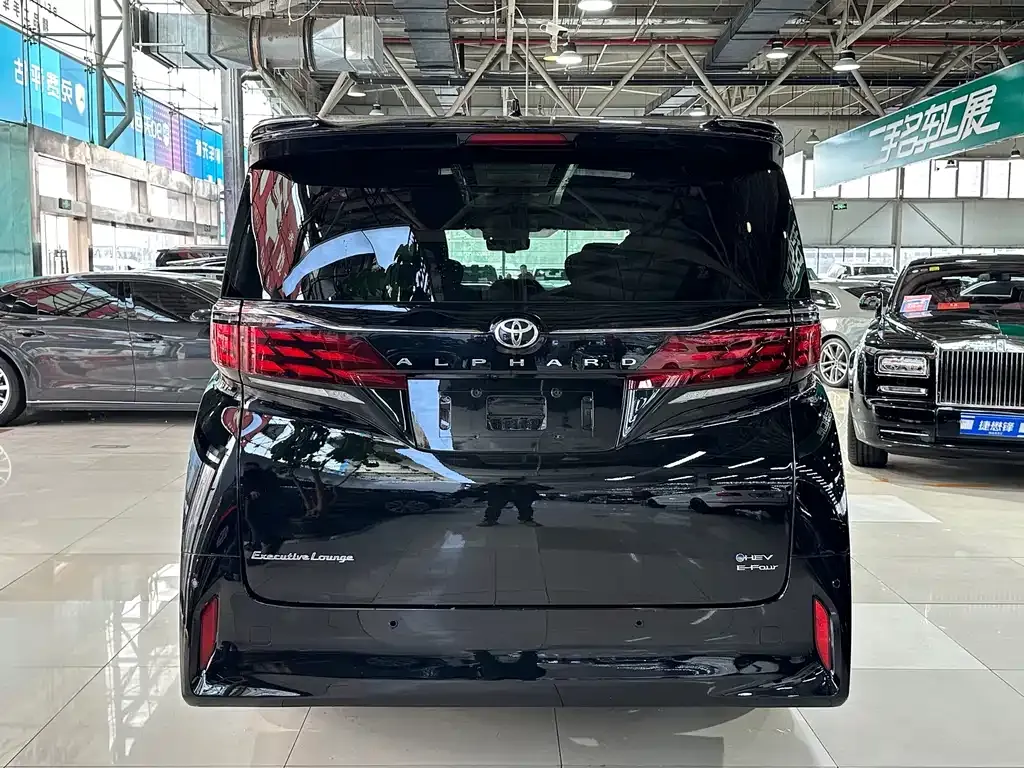 Toyota Alphard — фото 7