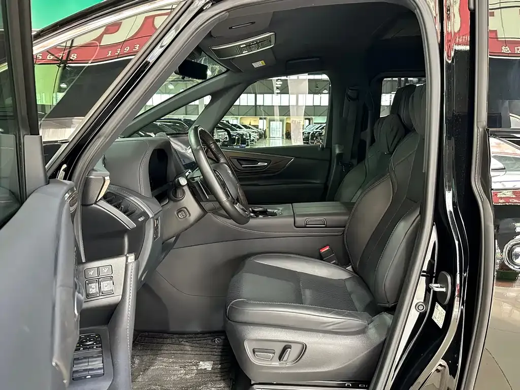 Toyota Alphard — фото 8