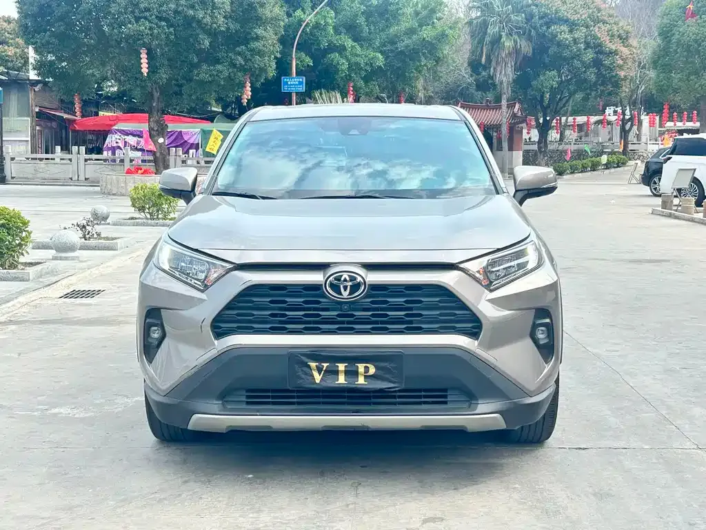 Toyota RAV4 — фото 3