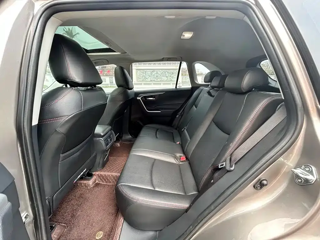 Toyota RAV4 — фото 5