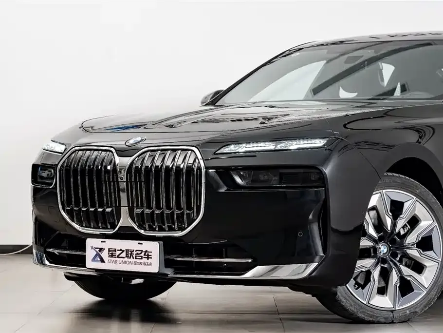 BMW 7 Series — фото 9