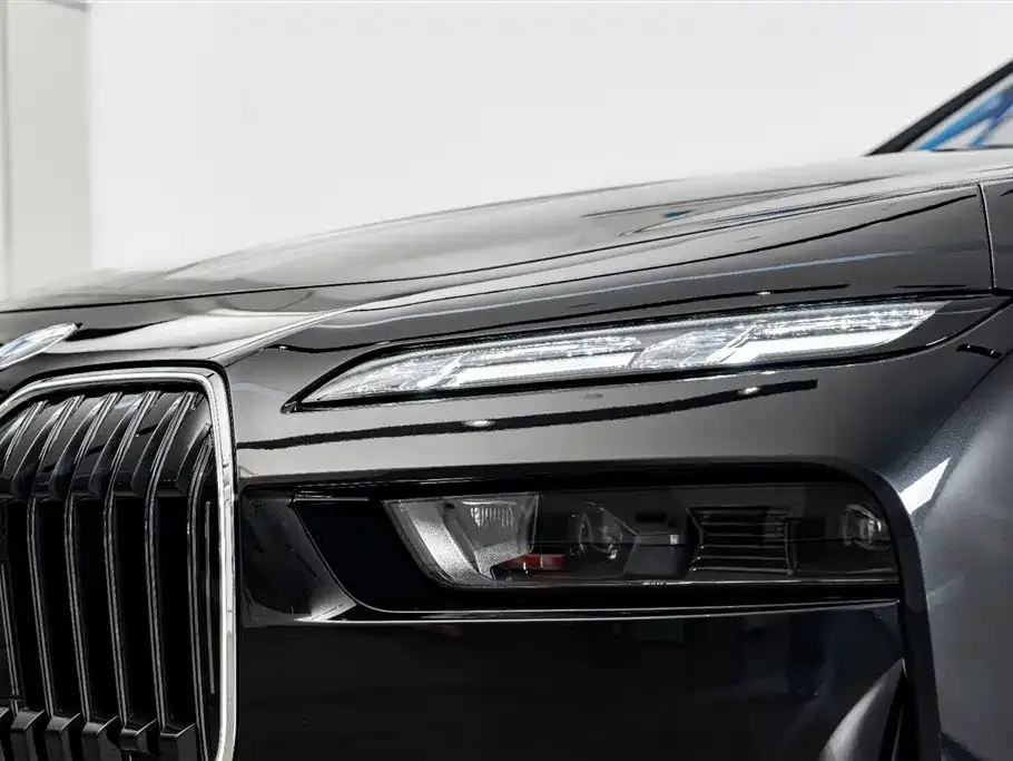 BMW 7 Series — фото 2