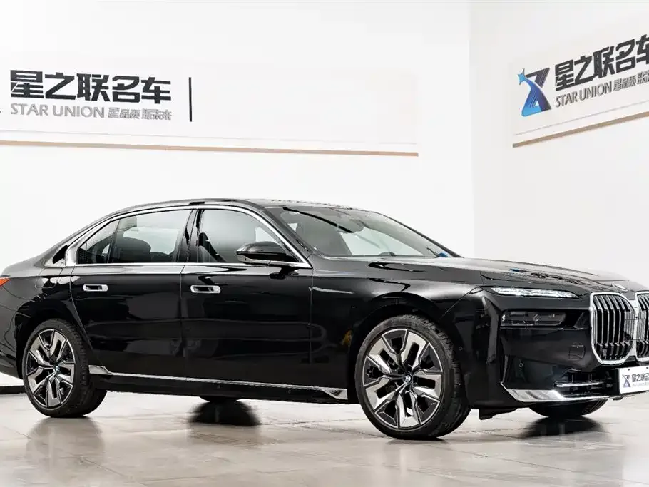 BMW 7 Series — фото 10