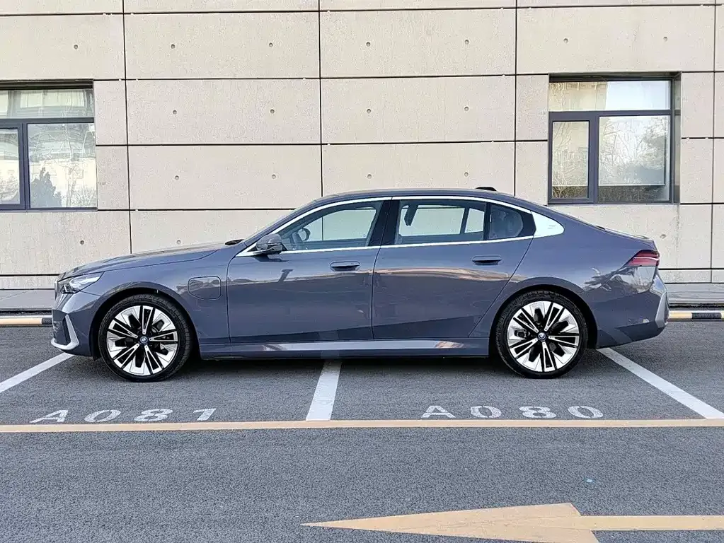 BMW i5 — фото 10