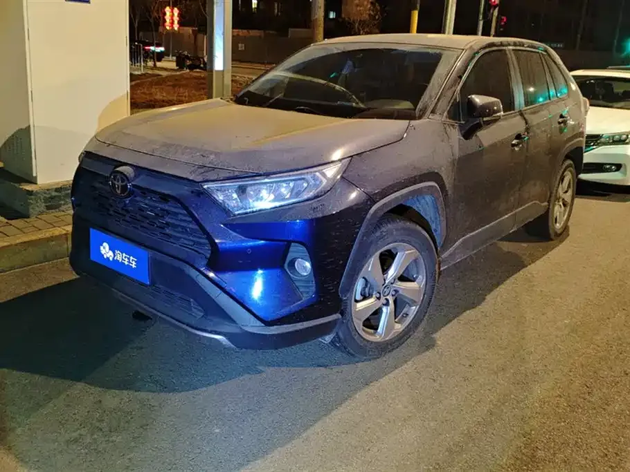 Toyota RAV4 — фото 1