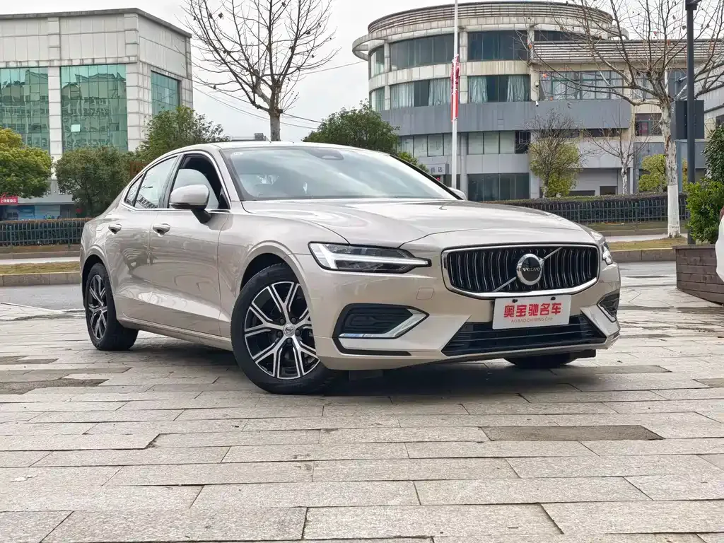 Volvo S60 — фото 9