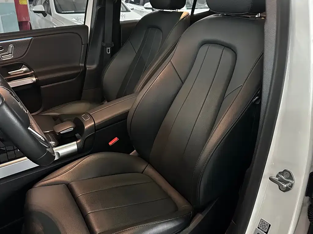 Mercedes-Benz EQB — фото 10
