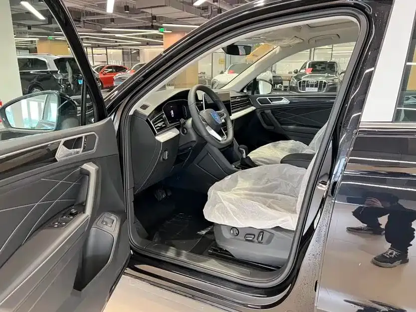 Volkswagen Tiguan L New Energy — фото 4