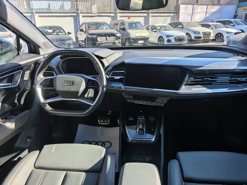 Audi Q4 e-tron — фото 2