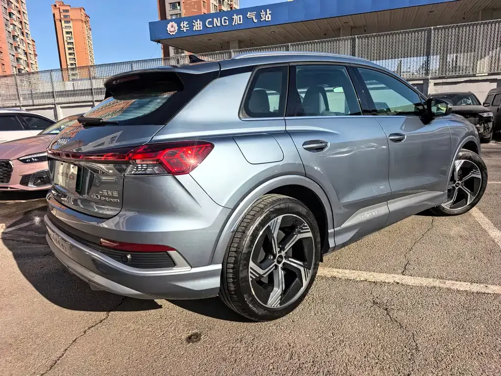 Audi Q4 e-tron — фото 10