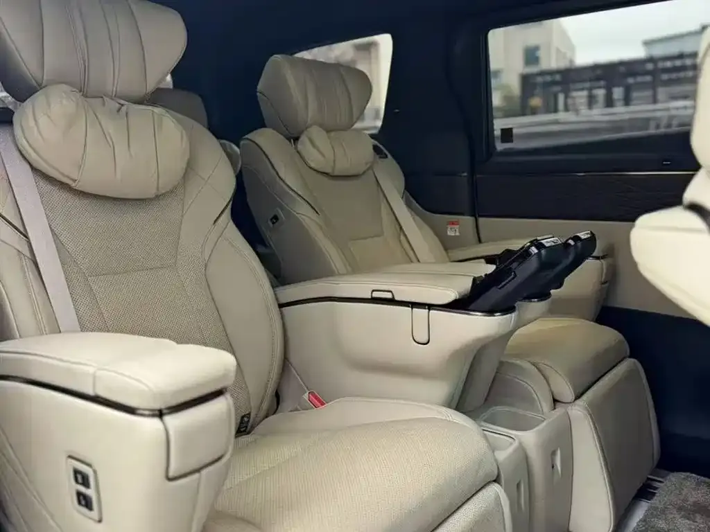Toyota Alphard — фото 6