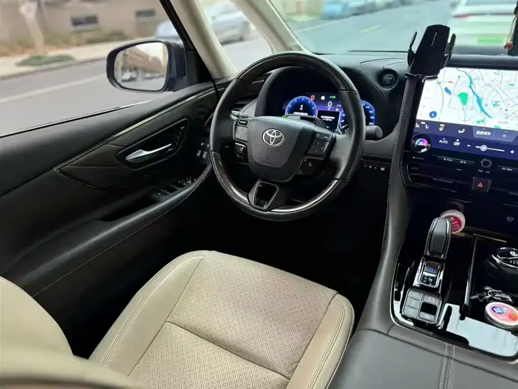 Toyota Alphard — фото 7
